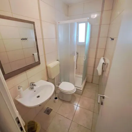 Gostinjska kuća Apartments Kresan 3*